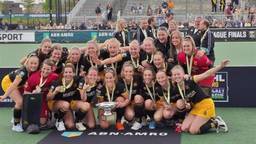 De vrouwen van HC 's Hertogenbosch vieren feest!