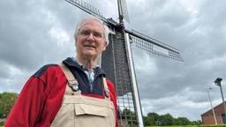 Molenaar Joep Linder bij de Akkermolen in Zundert (foto: Ronald Sträter).