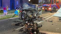 De zwaar beschadigde voertuigen (foto: Harrie Grijseels/SQ Vision Mediaprodukties).