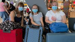 Stress bij reizigers  Eindhoven Airport: 'Blij als we er zijn'