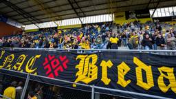 Steun van de supporters voor NAC in het Rat Verlegh Stadion (foto: Maric Media).