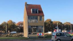 'Draaiend' Huis staat precies een jaar stil: 'De lucht in met dat ding'