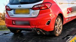 Auto botst op leswagen: leerlinge heeft last van nek en rug