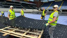 NAC-supporters helpen met aanleg voetbalveld, club bespaart 50.000 euro