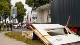Wooncontainers verwoest omdat ze nét niet onder viaduct N279 passen