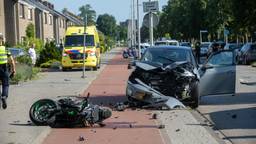 Twee auto's en twee motorfietsen zijn zaterdagaan het eind van de middag betrokken geraakt bij een ongeluk in Roosendaal. Het ongeval gebeurde op de President Kennedylaan. Er raakten zes mensen gewond.