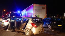 Vier auto's en vrachtwagen botsen op N65, weg weer open richting Tilburg