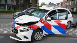 Twee agenten raken gewond bij botsing met nieuwe politieauto