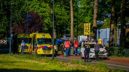 Een fietser is vrijdag aan het eind van middag op een voetganger gebotst op de Geldropseweg in Mierlo.