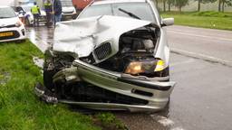 Twee auto's zijn donderdagochtend op de Broekdalerbaan in Aarle-Rixtel op elkaar gebotst