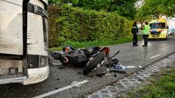 Motorrijder en vrachtwagen botsen in Haghorst
