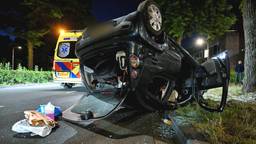 Drietal botst tegen boom