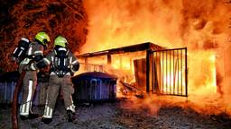 Brand verwoest bijgebouw van restaurant midden in de bossen