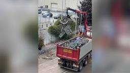 Gemeente laat goede fietsenrekken vernietigen met fiets en al