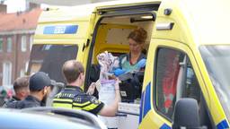 Bloedende man stapt uit bus in Waalwijk, heeft meerdere steekwonden