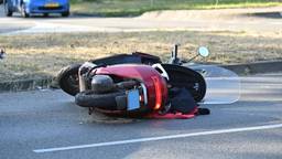 Vrouw op scooter gewond door ongeluk
