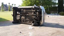 Een auto is vrijdagavond van de weg gerakt op de Peeleindseweg in Beek en Donk.
