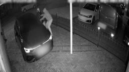 Overvallers stormen op auto af