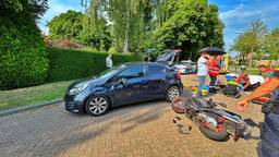 Scooterrijder zwaargewond door botsing met auto