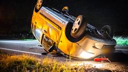 Auto slaat over de kop in Lithoijen