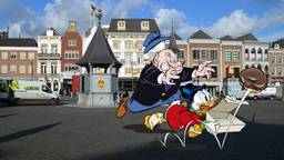 Donald Duck op de Markt in Den Bosch (tekening: Disney/DPG)