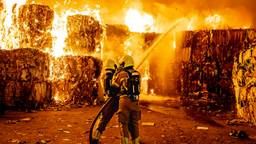 Zeer grote brand bij recyclingsbedrijf