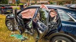 Een taxichauffeur is donderdagmiddag bevrijd uit zijn auto na een ongeluk