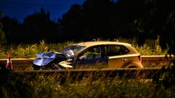 Auto botst op aanhanger met kassahokje
