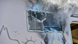 Camper vliegt in brand