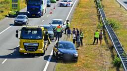 Drie auto's botsen op A67