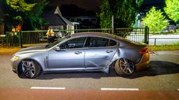 Automobilist zonder rijbewijs botst met Jaguar op boom