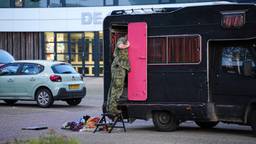 Man opgepakt voor overlast, EOD onderzoekt camper