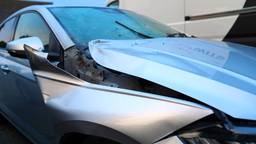 Explosie bij auto dakdekker Den Bosch