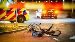 Fietser komt om het leven bij aanrijding, geschept toen hij weg overstak