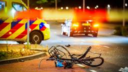 Fietser komt om het leven bij aanrijding, geschept toen hij weg overstak