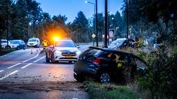 Auto raakt van de weg en komt in sloot tot stilstand
