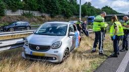 Vrouw gewond naar ziekenhuis na ongeluk op A58, bestuurder rijdt weg