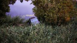 Auto belandt in water jachthaven