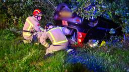 Auto ondersteboven bij crash Riethoven