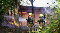Leegstaande schuur door brand verwoest
