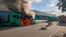 Drie vrachtwagens in brand op bedrijventerrein