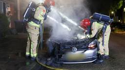 Auto vermoedelijk in brand gestoken
