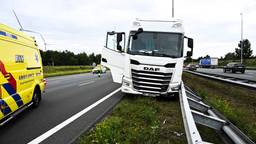 A16 dicht na ongeluk met vrachtwagen