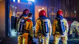 Brand in autobedrijf, luid alarm maakt buurtbewoners wakker