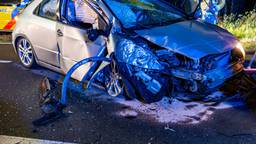 Automobilist ernstig gewond na botsing tegen boom