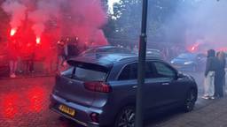 Fakkels en vuurwerk bij de uitvaardienst van de 17-jarige Jesse in Reusel