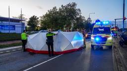Een 32-jarige fietser uit Geldrop is maandagavond overleden bij een botsing met een auto.