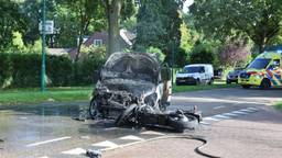 Vrouw overleden en man zwaargewond bij ongeluk tussen bestelbusje en motor