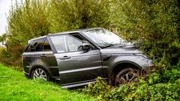 Auto beland in de sloot door een botsing in Oss