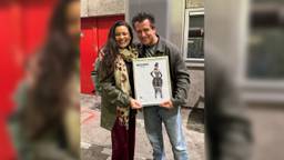 Rob Housen samen met de hoofdrolspeelster van Moulin Rouge (foto: privécollectie Rob Housen).